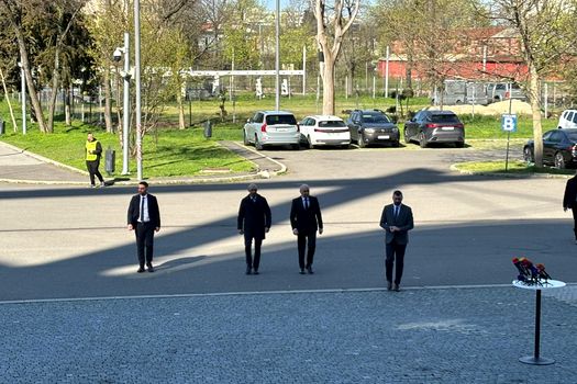 Mesajul celui mai bogat om din Ucraina pentru români, la catafalcul lui Mircea Lucescu: „Fiți mândri că l-ați avut” / Gest emoționant al lui Gică Popescu