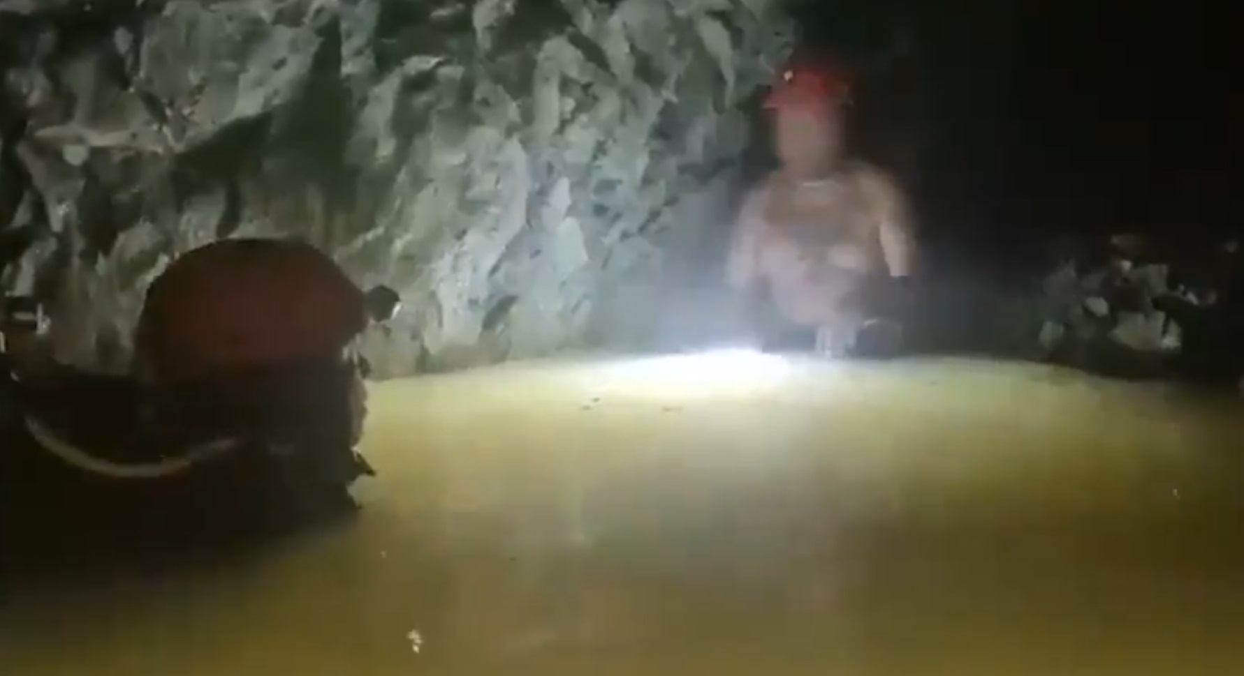 Miner salvat după 14 zile sub pământ în Mexic, după prăbușirea unei mine