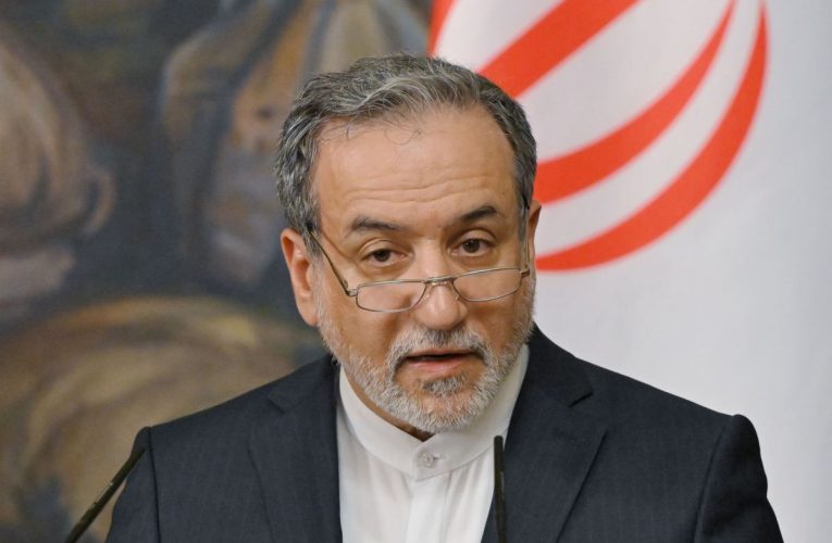 Ministrul iranian de externe: Trecerea prin strâmtoarea Ormuz este deschisă în timpul armistițiului