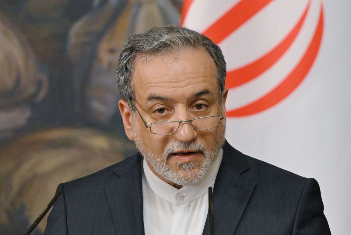 Ministrul iranian de externe: Trecerea prin strâmtoarea Ormuz este deschisă în timpul armistițiului