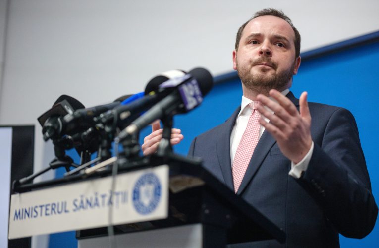 Ministrul Sănătății a explicat de ce a eșuat campania de vaccinare anti-COVID din România: Politicienii au luat locul medicilor