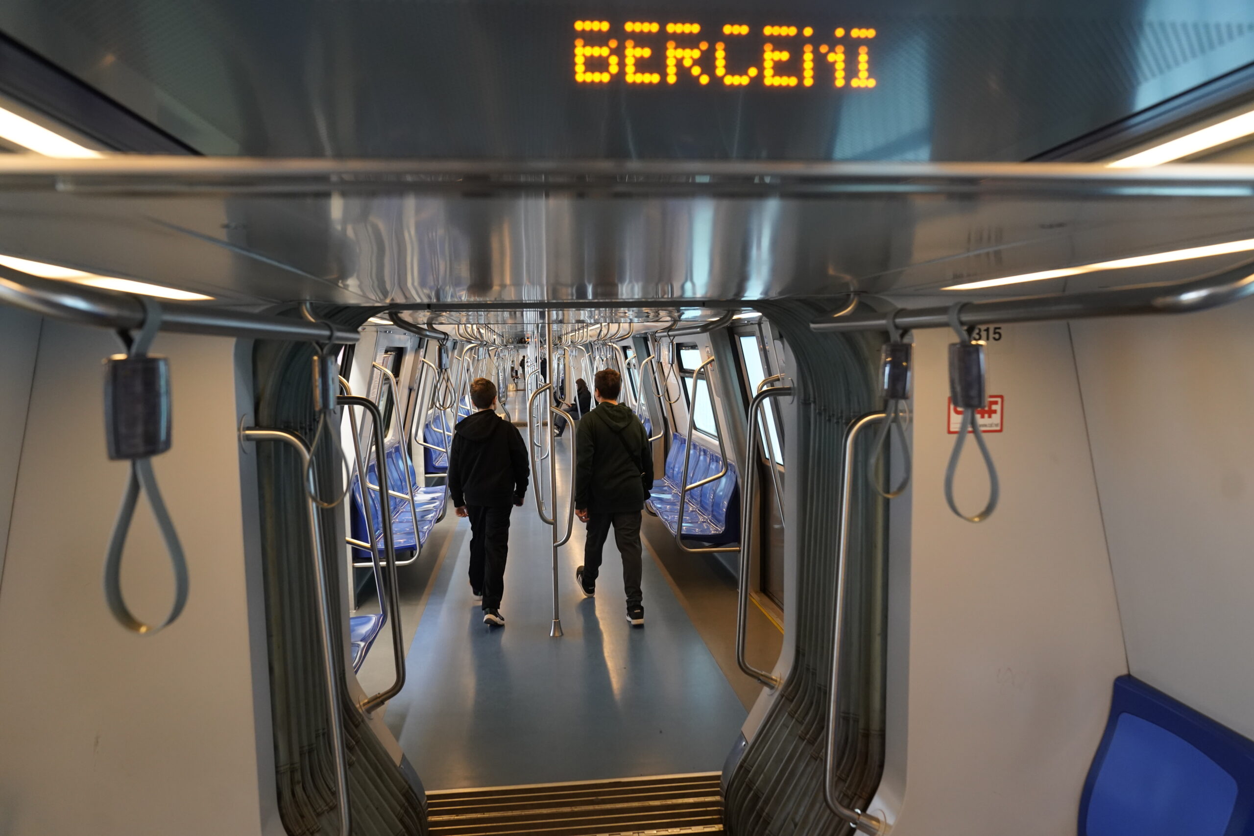 NEWS ALERT Scumpirea călătoriei cu metroul din București ar putea fi amânată. Propunerea lui Radu Miruță