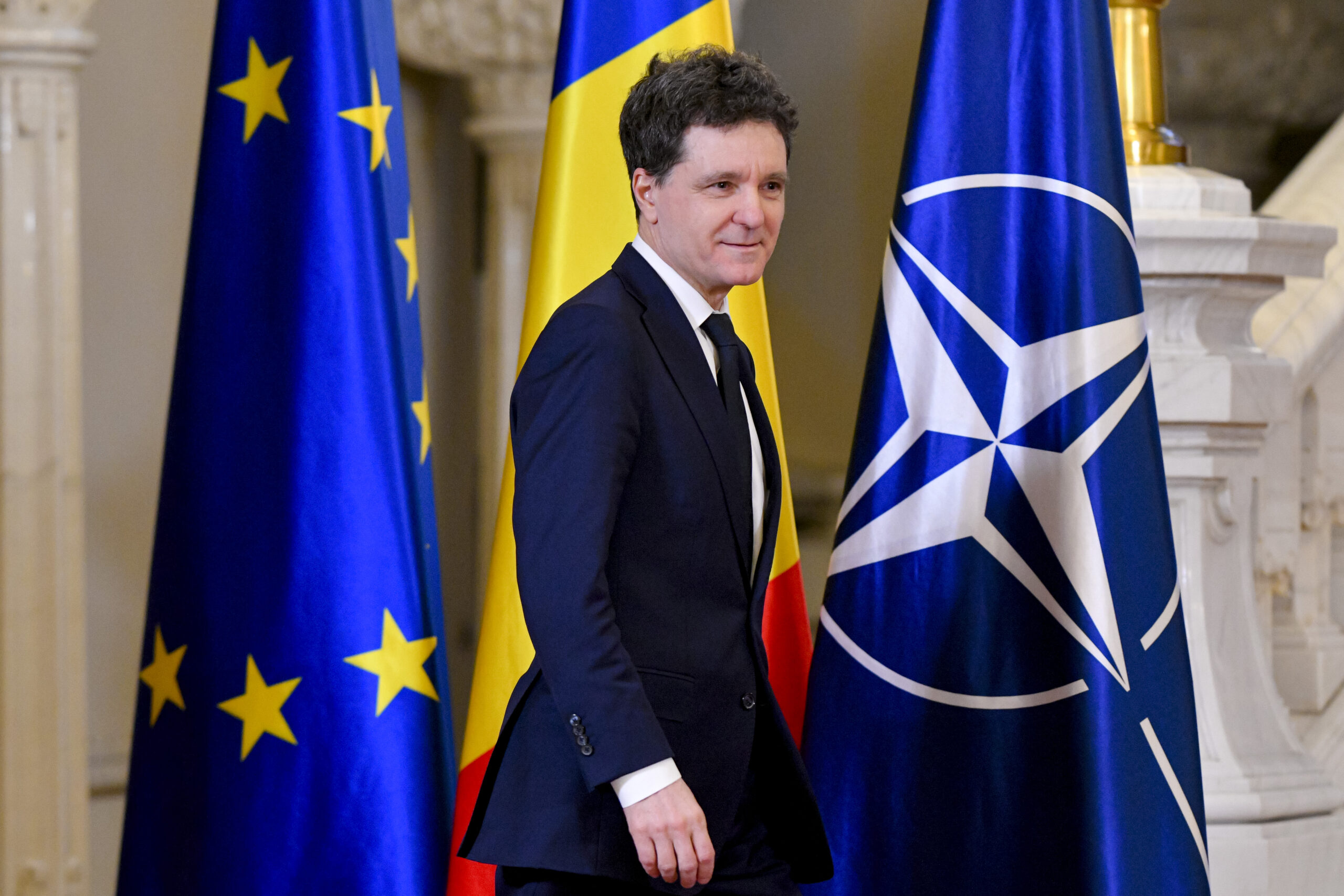 Nicușor Dan începe consultările cu partidele politice