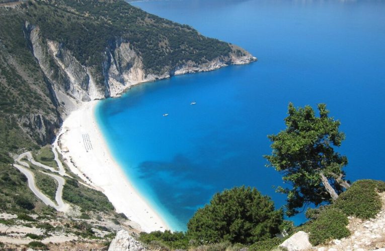 Noi reguli pe plajele din Grecia. Autoritățile elene susțin că sunt „prea mulți turiști”