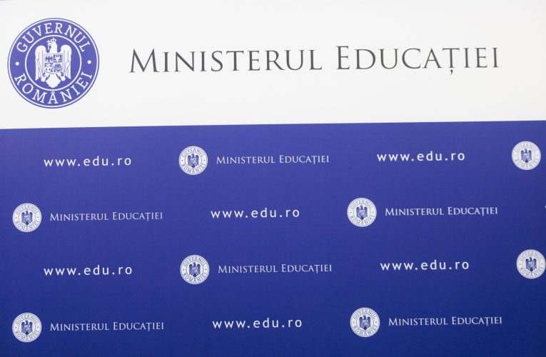 Nou set de programe școlare pentru elevii de liceu, aprobat de Ministerul Educației