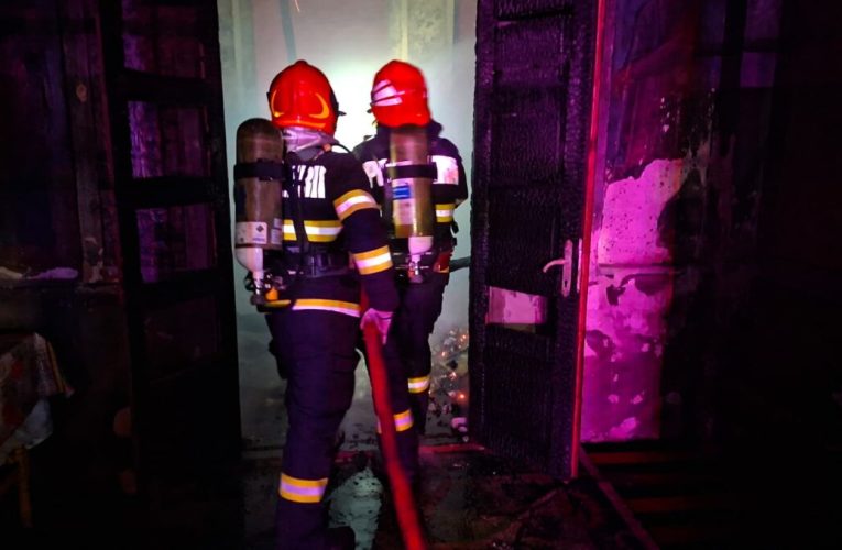 O mamă și un fiu, morți după ce apartamentul în care se aflau a luat foc