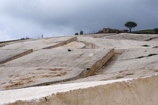 Orașul acoperit cu beton: „Pompeii-ul modern” din Italia care a devenit capitală a artei contemporane