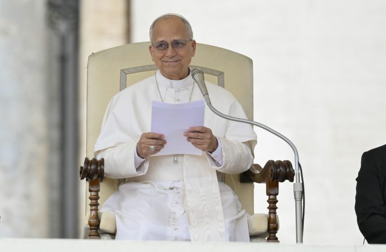 Papa Leon îndeamnă, în mesajul de Paște, liderii mondiali să pună capăt războaielor și să renunțe la cuceriri