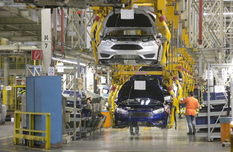 Pentagonul a purtat discuții cu Ford și GM privind sprijinirea producției de armament