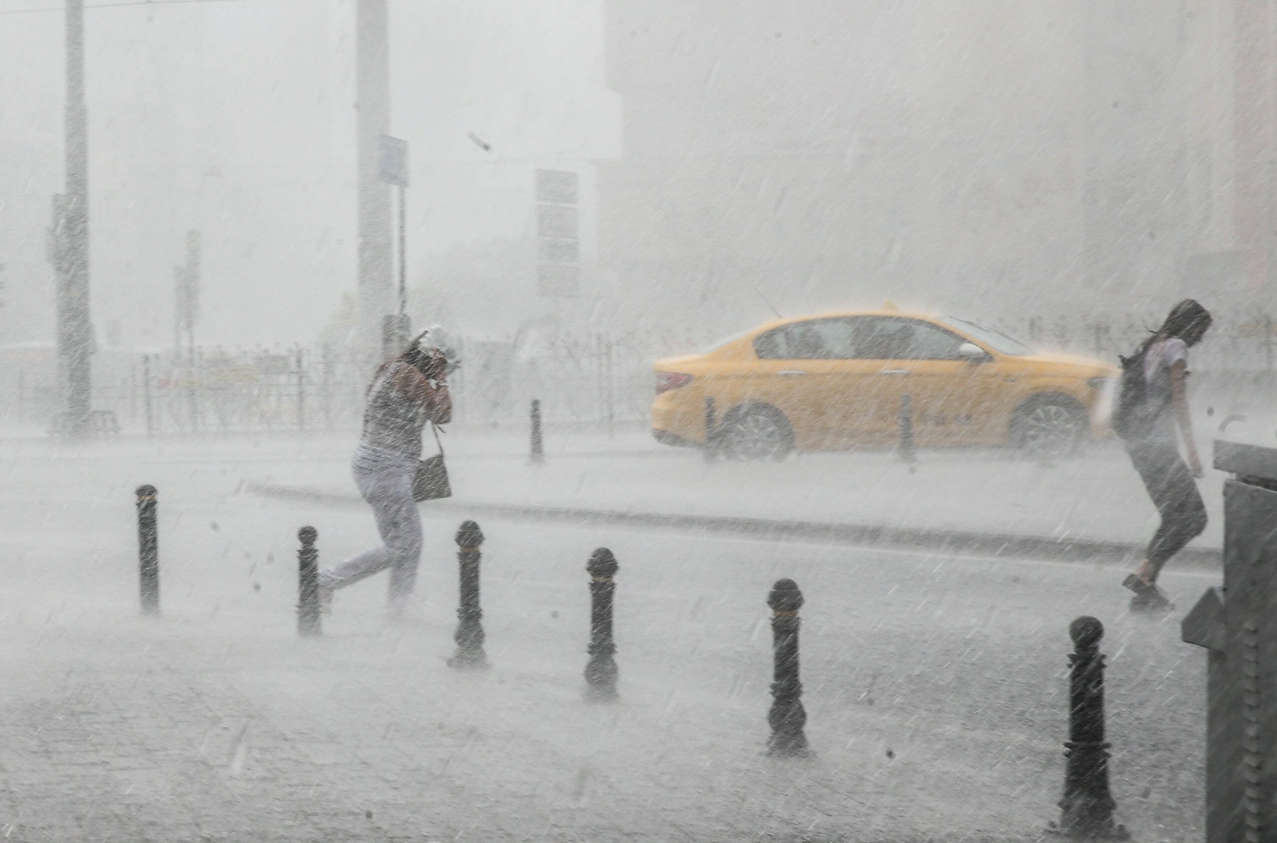 Ploi și vânt în București, până sâmbătă