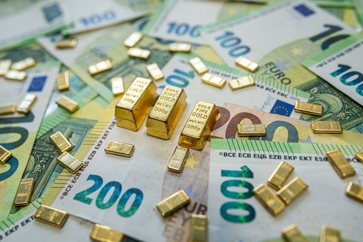 Polonia. Ministrul finanțelor critică planul de a vinde rezervele de aur ale țării pentru a cumpăra arme: „O iluzie”