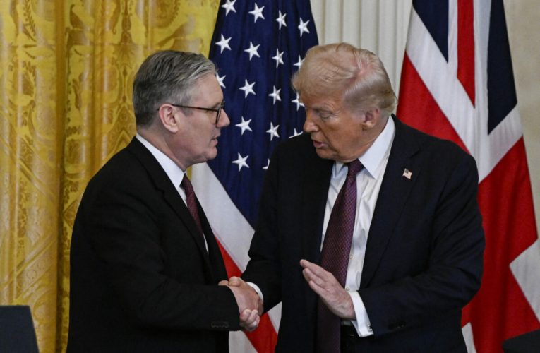 Premierul Keir Starmer a discutat cu președintele Donald Trump redeschiderea Strâmtorii Ormuz