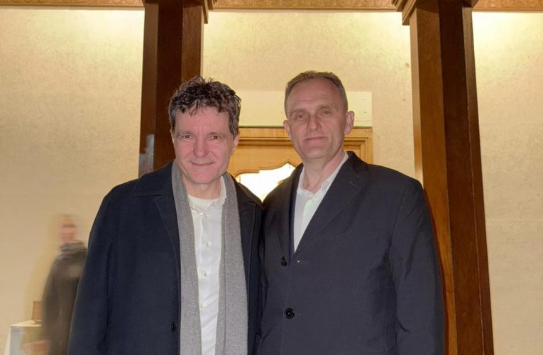 Președintele Nicușor Dan a mers, fără să anunțe, la o mănăstire. După slujbă s-a fotografiat cu un lider PSD