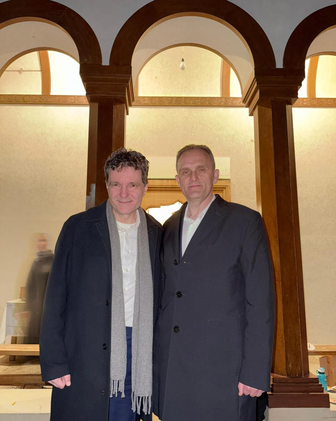 Președintele Nicușor Dan a mers, fără să anunțe, la o mănăstire. După slujbă s-a fotografiat cu un lider PSD