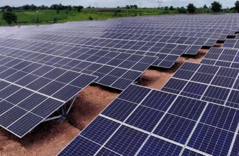 Războiul din Iran face ca lumea să cumpere mai multă energie verde. China profită cel mai mult