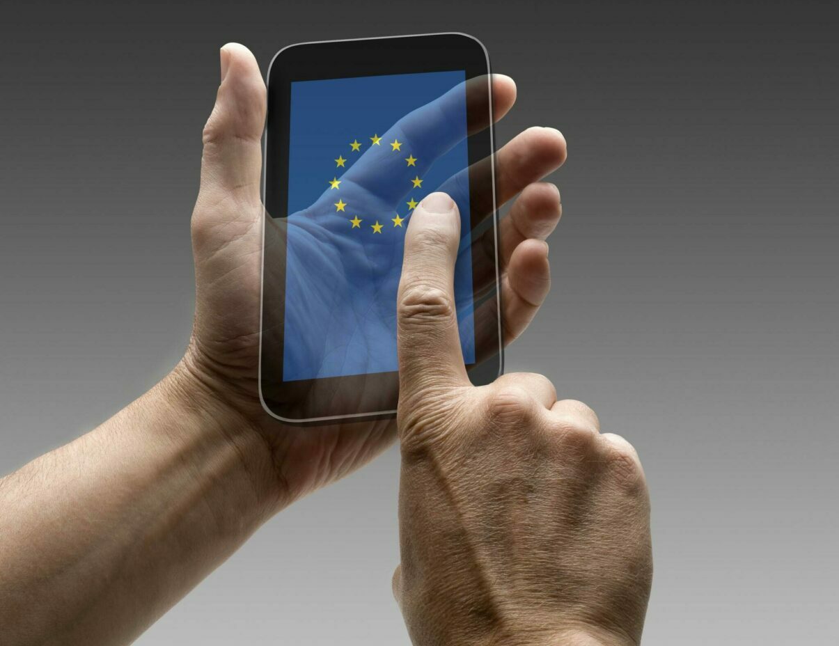 Roaming în UE fără costuri suplimentare: ce reguli se aplică atunci când călătorești