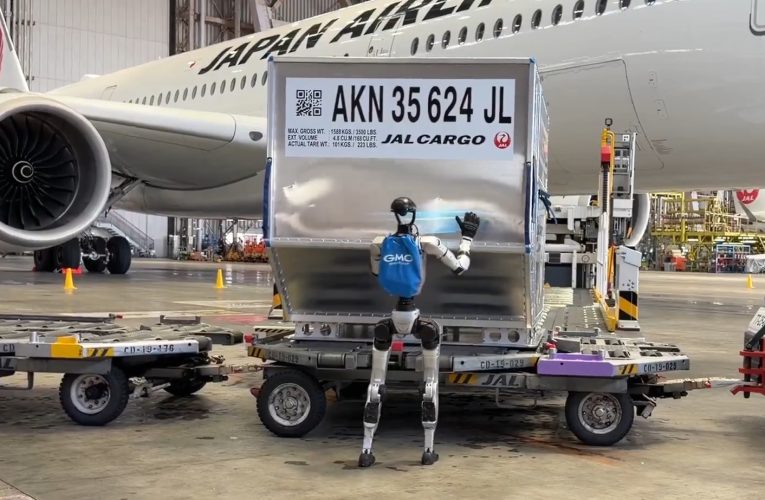 Roboți umanoizi vor manipula bagaje în aeroporturile din Japonia, pe fondul crizei de personal