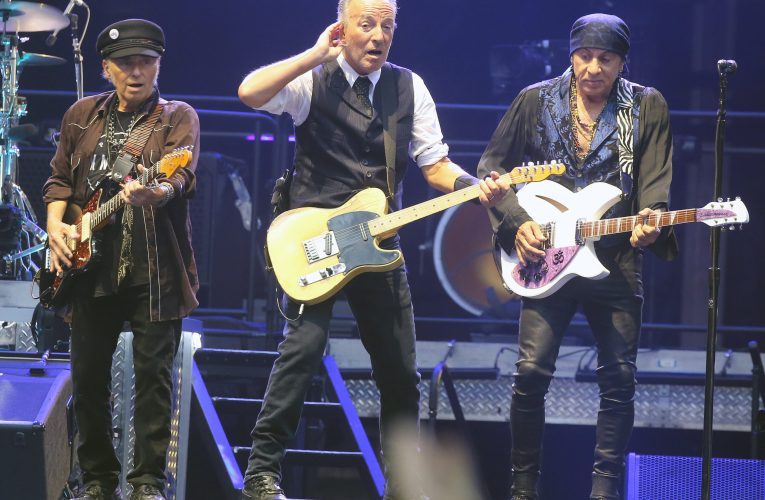 Rockerul Bruce Springsteen își începe turneul politic la Minneapolis. „Actuala administrație de la Casă Albă distruge idealul american”