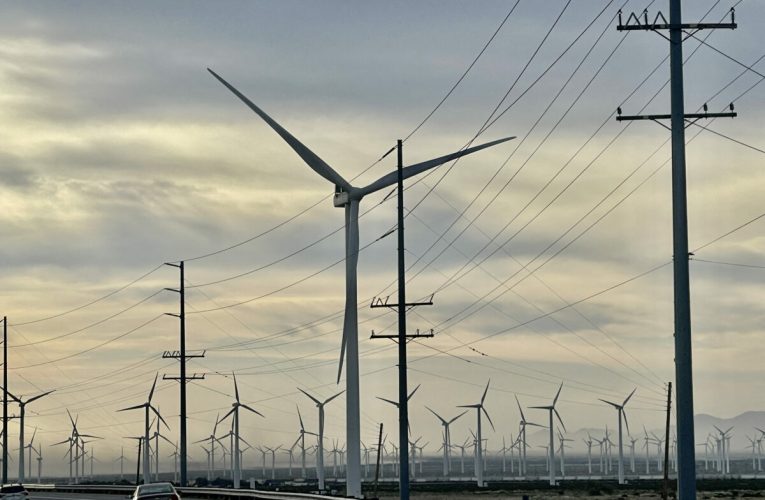 România adaugă noi parcuri eoliene și fotovoltaice. ANRE aprobă capacități de peste 160 MW