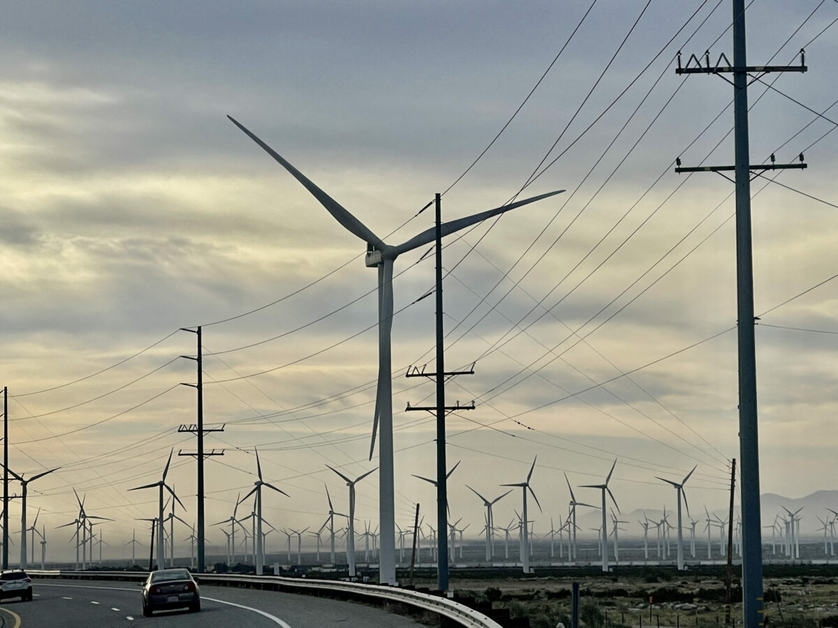 România adaugă noi parcuri eoliene și fotovoltaice. ANRE aprobă capacități de peste 160 MW