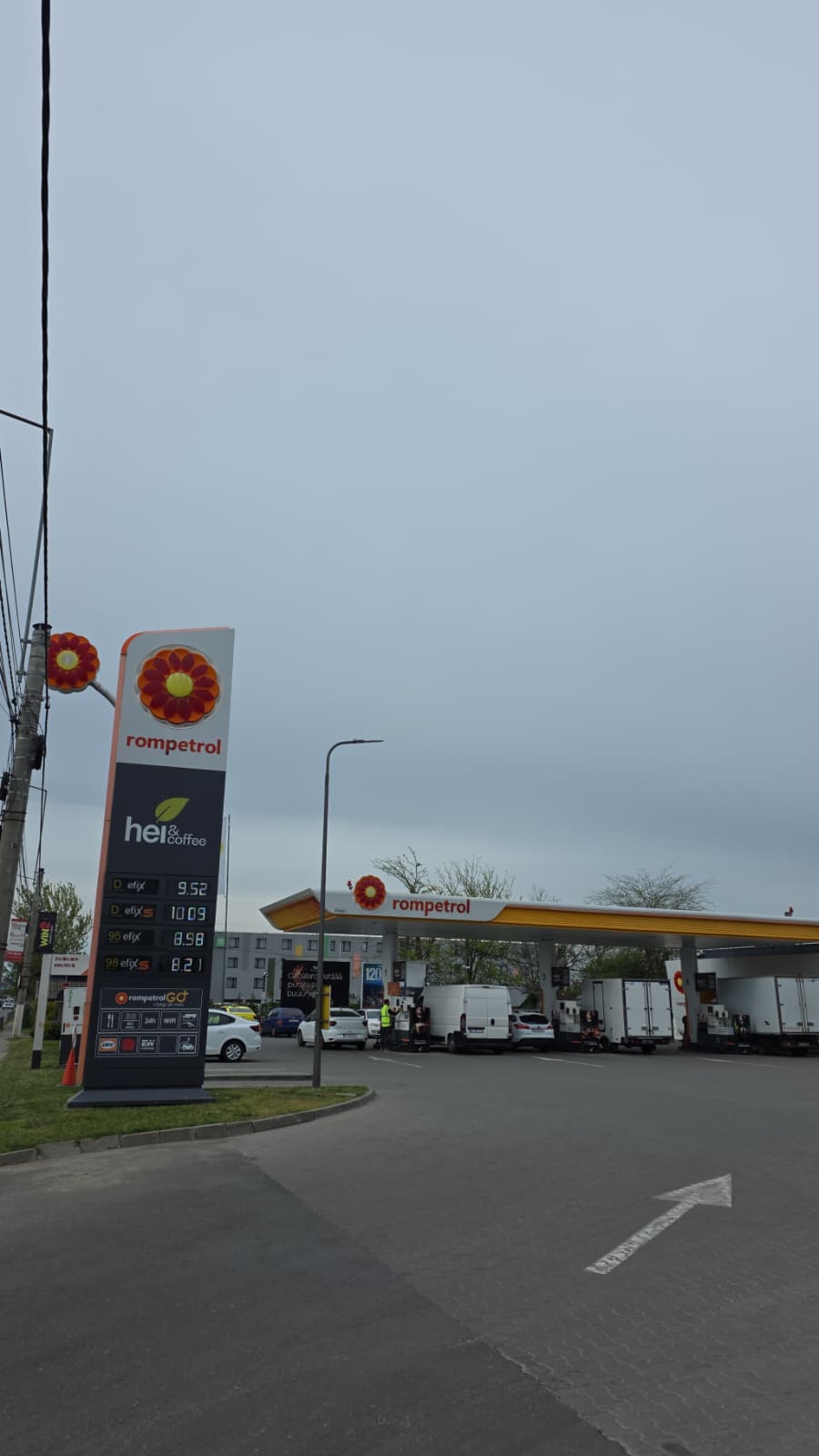 Rompetrol a ieftinit benzina de 1 Mai. Prețul ar urma să fie menținut pe toată perioada minivacanței