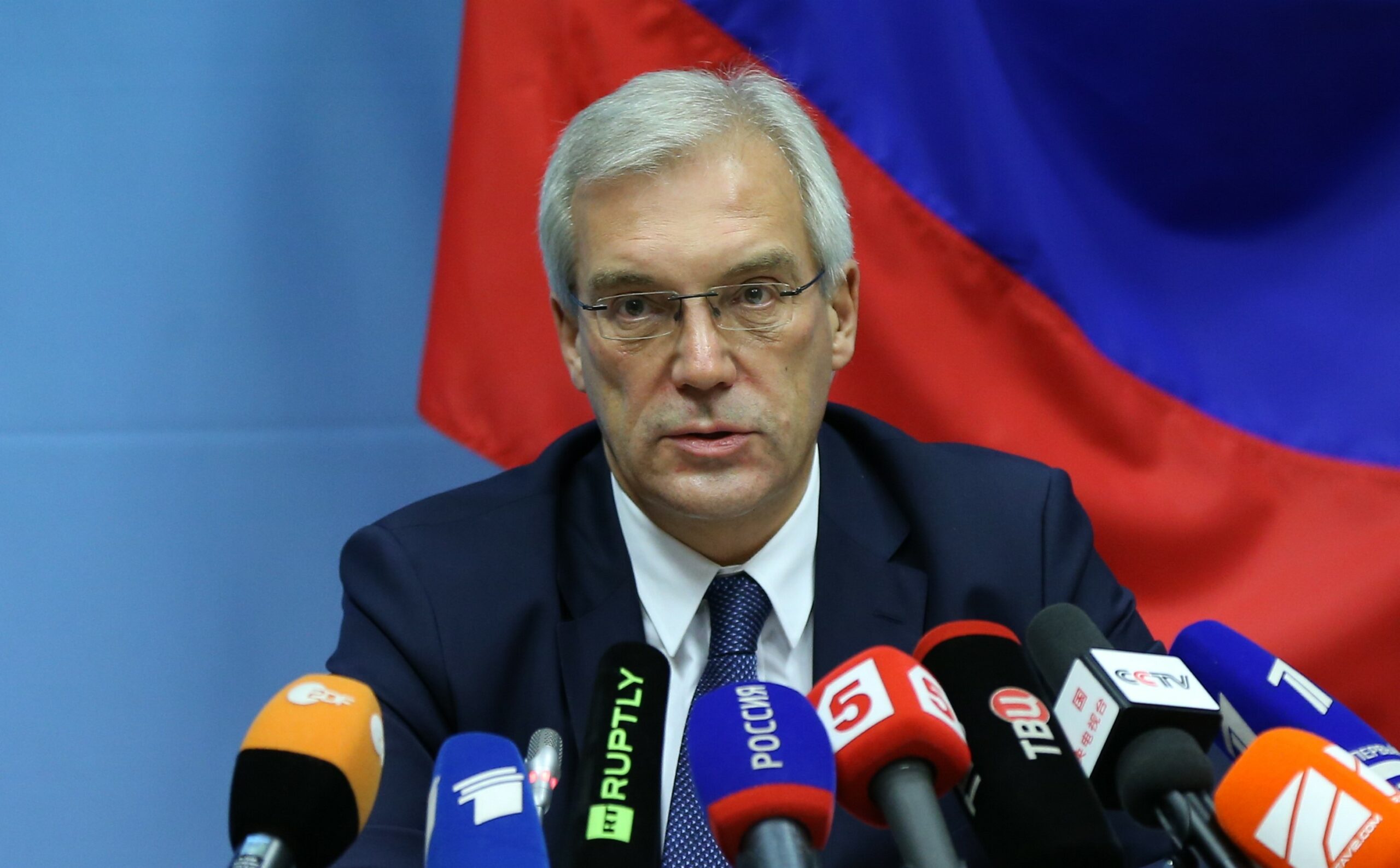 Rusia amenință țările europene să nu găzduiască bombardiere franceze dotate cu arme nucleare