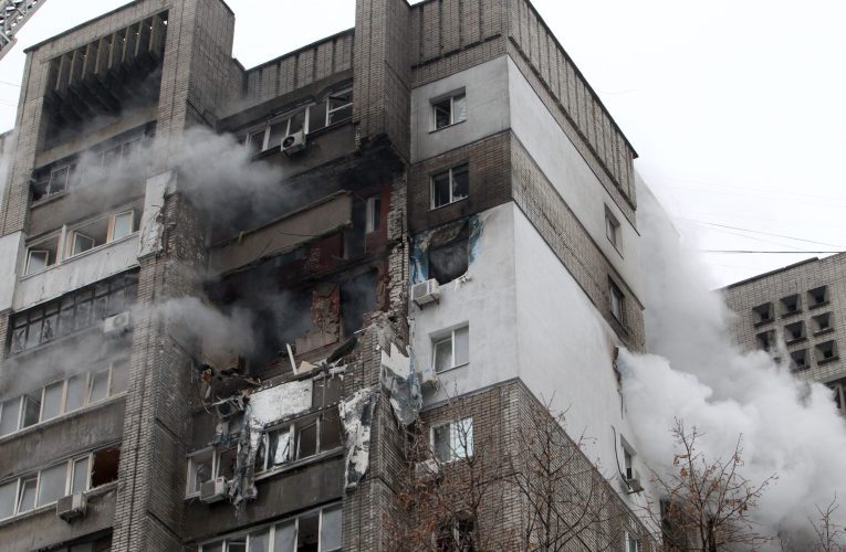 Șase morți și zeci de răniți în urma unui val de atacuri rusești cu drone și rachete în mai multe regiuni din Ucraina