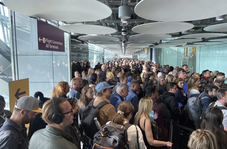 Scandal monstru. Zeci de pasageri au rămas blocați pe aeroportul din Milano, unii au leșinat
