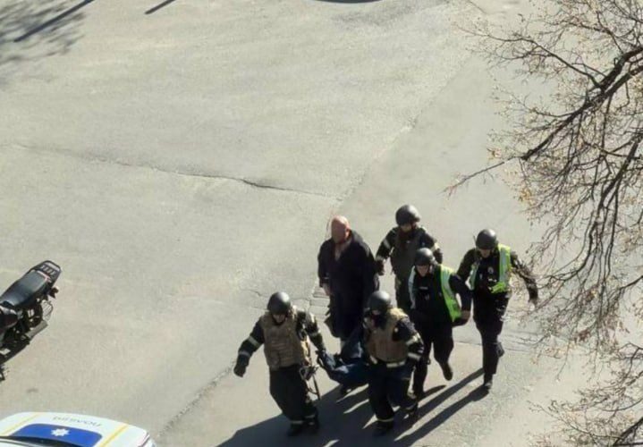 Șeful poliției din Ucraina a demisionat după ce doi ofițeri au fugit de un atac armat mortal