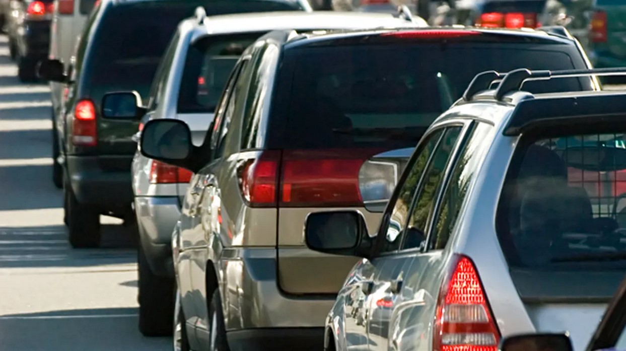 Situația traficului, vineri după-amiaza: Aglomerație pe A1 și DN1