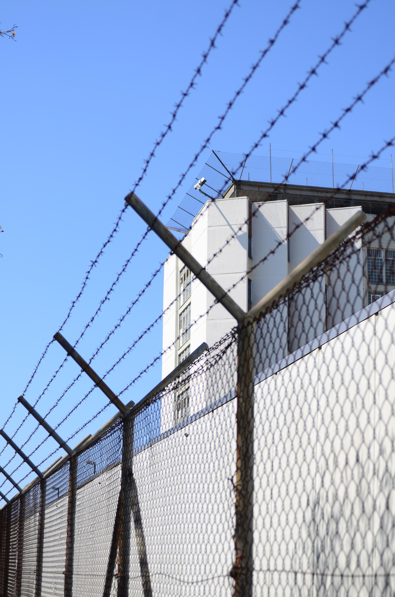 Slujbă de Înviere, în spatele gratiilor. Ce li s-a pregătit deținuților de la Penitenciarul Rahova