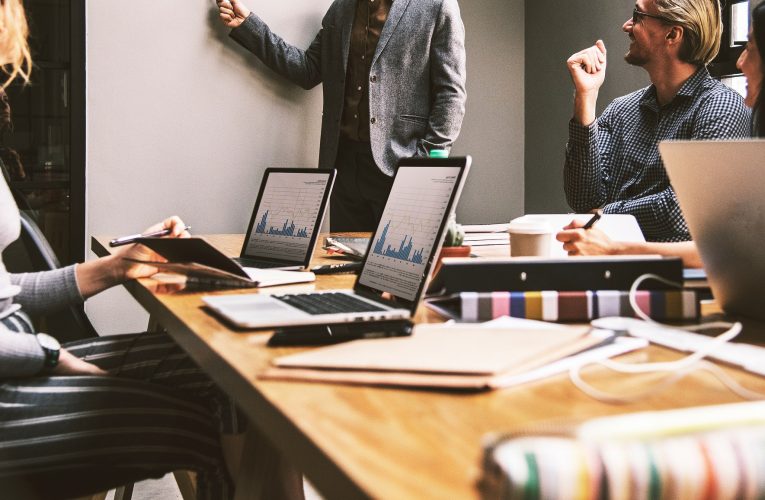 Sondaj: 80% din angajatori cred că dezvoltarea inteligenței artificiale nu va influența recrutarea în următorii ani. Candidații vor avea nevoie de competențe noi