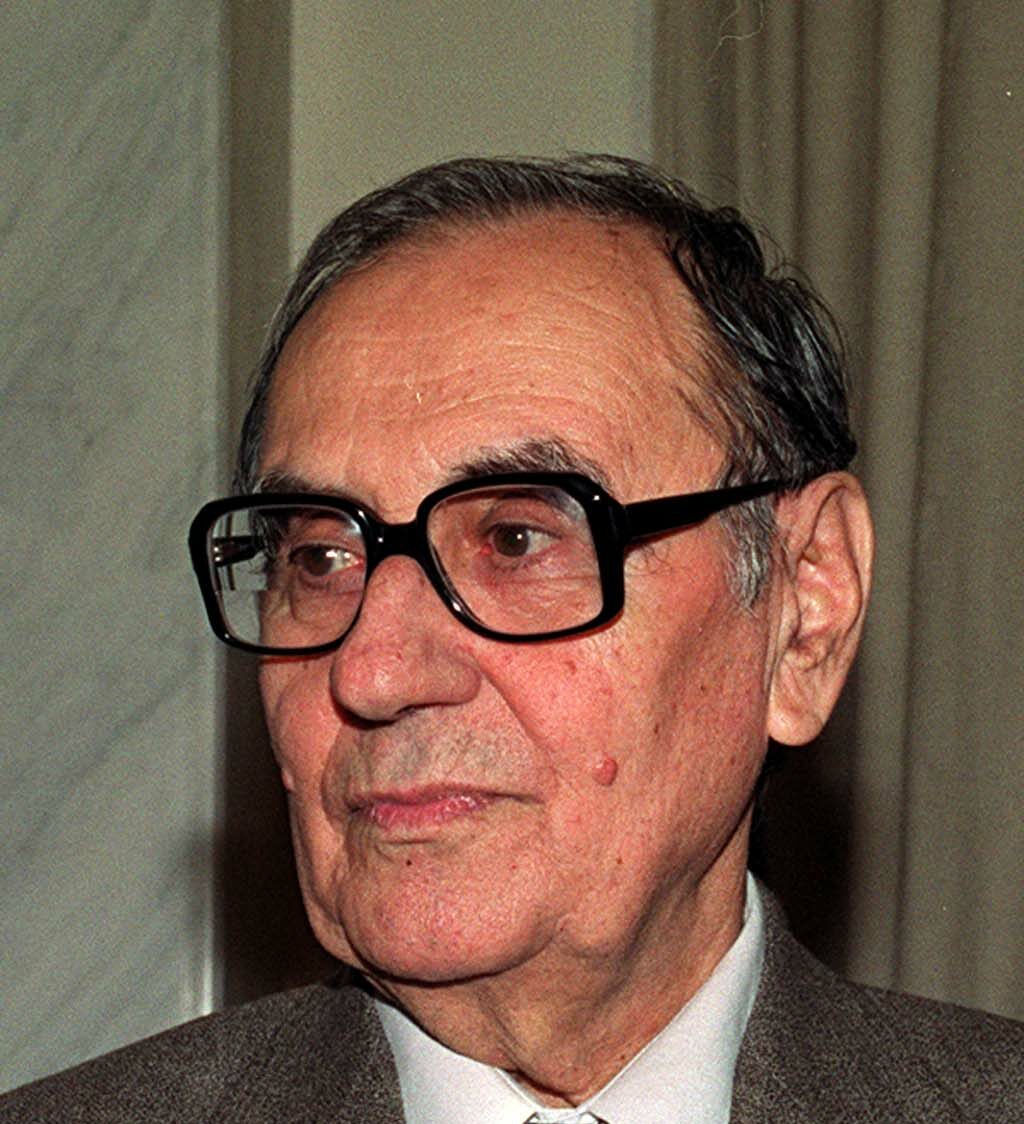 Ștefan Augustin Doinaș – mistrețul cu colți de argint care a învins moartea prin iubire și cuvânt