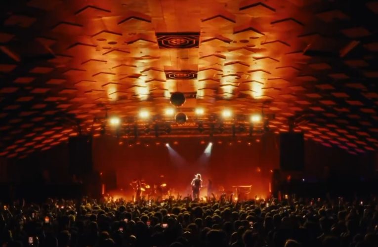 Succes „fabricat” sau marketing inteligent? Cum schimbă TikTok regulile industriei muzicale