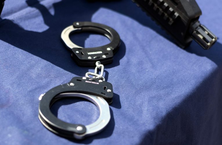 Terifiant: Gălățean batjocorit în fața mai multor oameni, simulând răstignirea