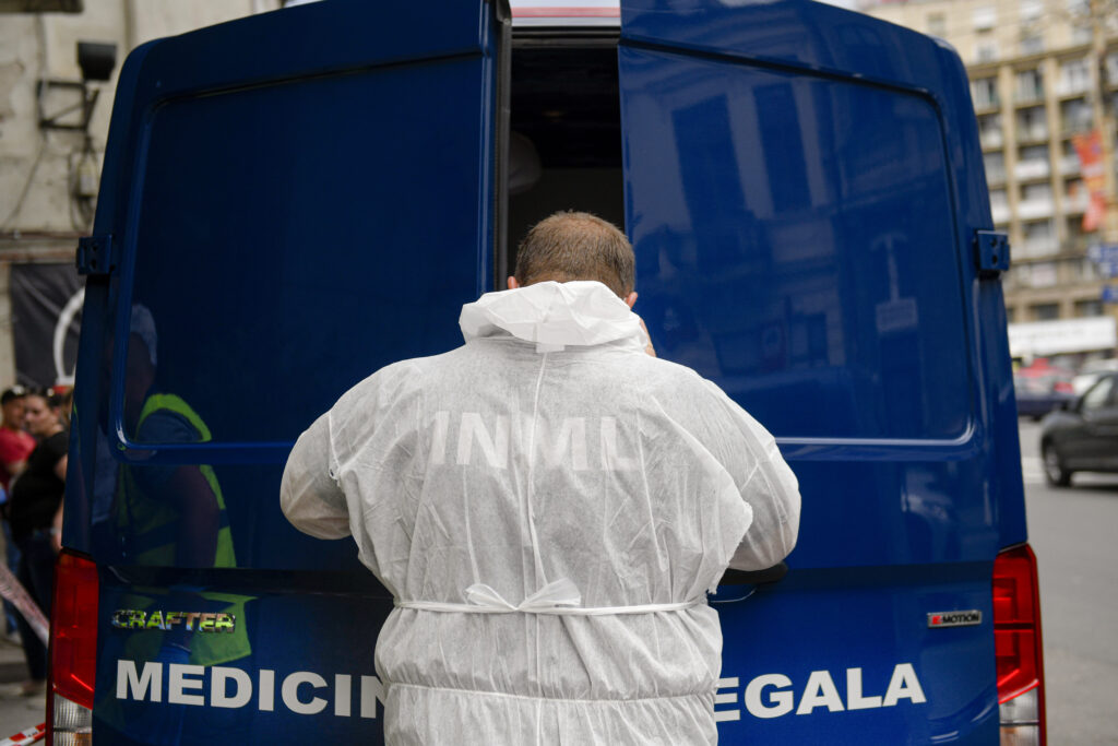 Tragedie în Capitală. Cine era femeia medic găsită spânzurată de unitatea exterioară de aer condiționat