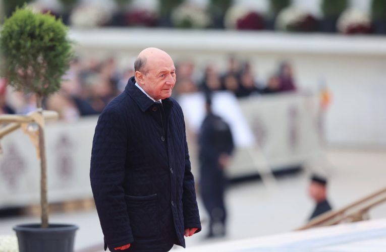 Traian Băsescu: Carburantul ar trebui raţionalizat pentru a evita o criză. Plafonarea preţurilor, „o mare greşeală”