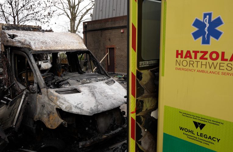 Trei noi arestări în cazul incendierii ambulanțelor unei organizații evreiești la Londra