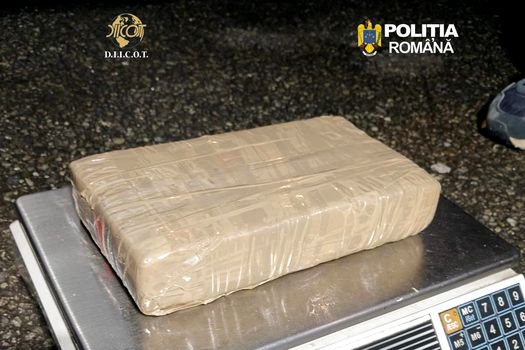 Un cetățean turc a fost reținut după ce a fost prins în flagrant cu 30 de kilograme de cocaină