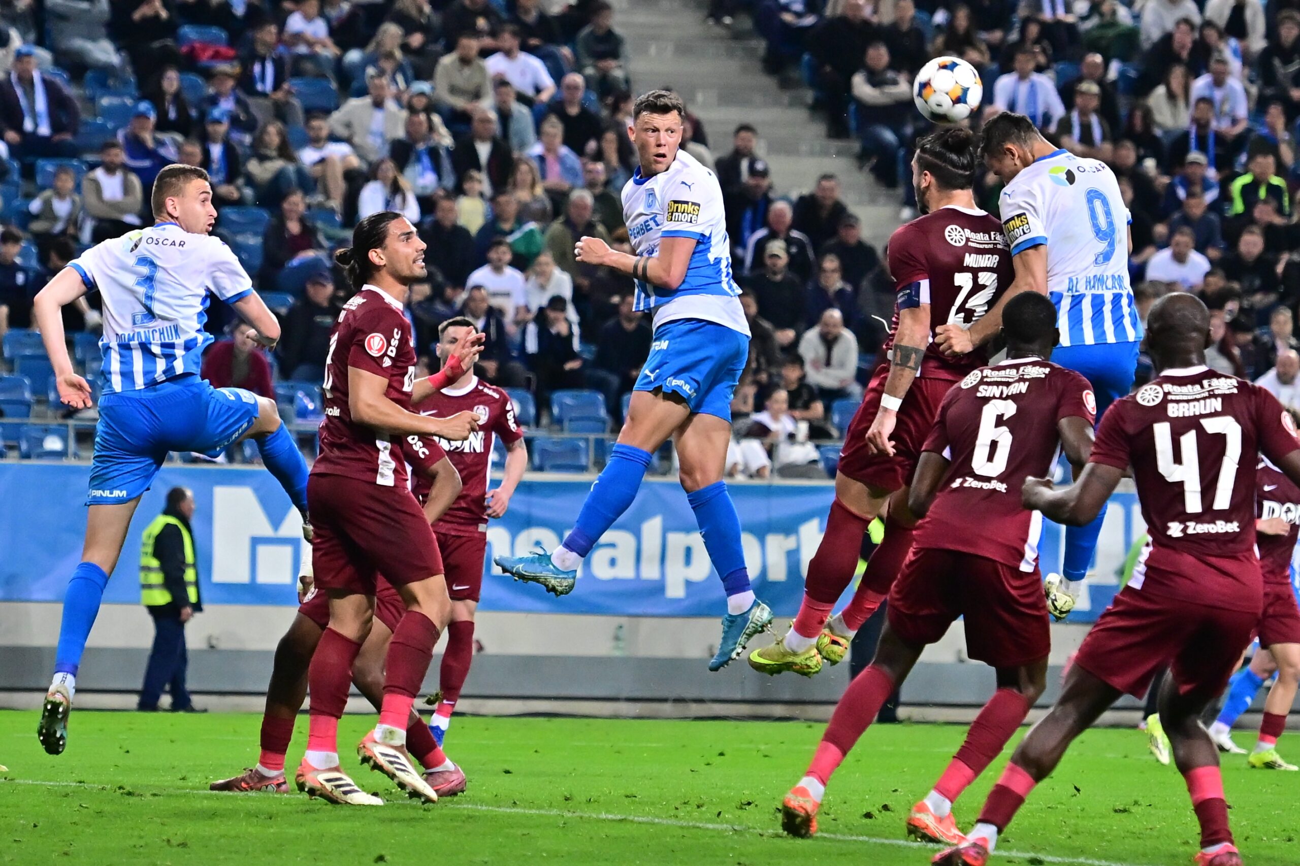 Universitatea Craiova învinge pe CFR Cluj și rămâne la egalitate cu Universitatea Cluj în fruntea clasamentului din Superliga