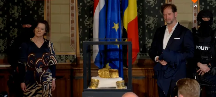 UPDATE: Este oficial! Coiful de la Coțofenești și două brățări au fost recuperate