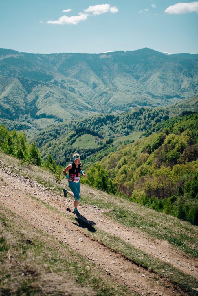 Urme Pe Play: 1.000 de alergători la etapa de maraton a Campionatelor Naționale de Alergare Montană
