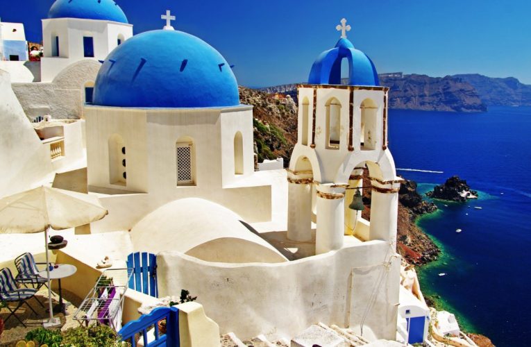 Vești rele pentru turiștii obezi! Aceștia nu mai au voie pe măgăruși în Santorini