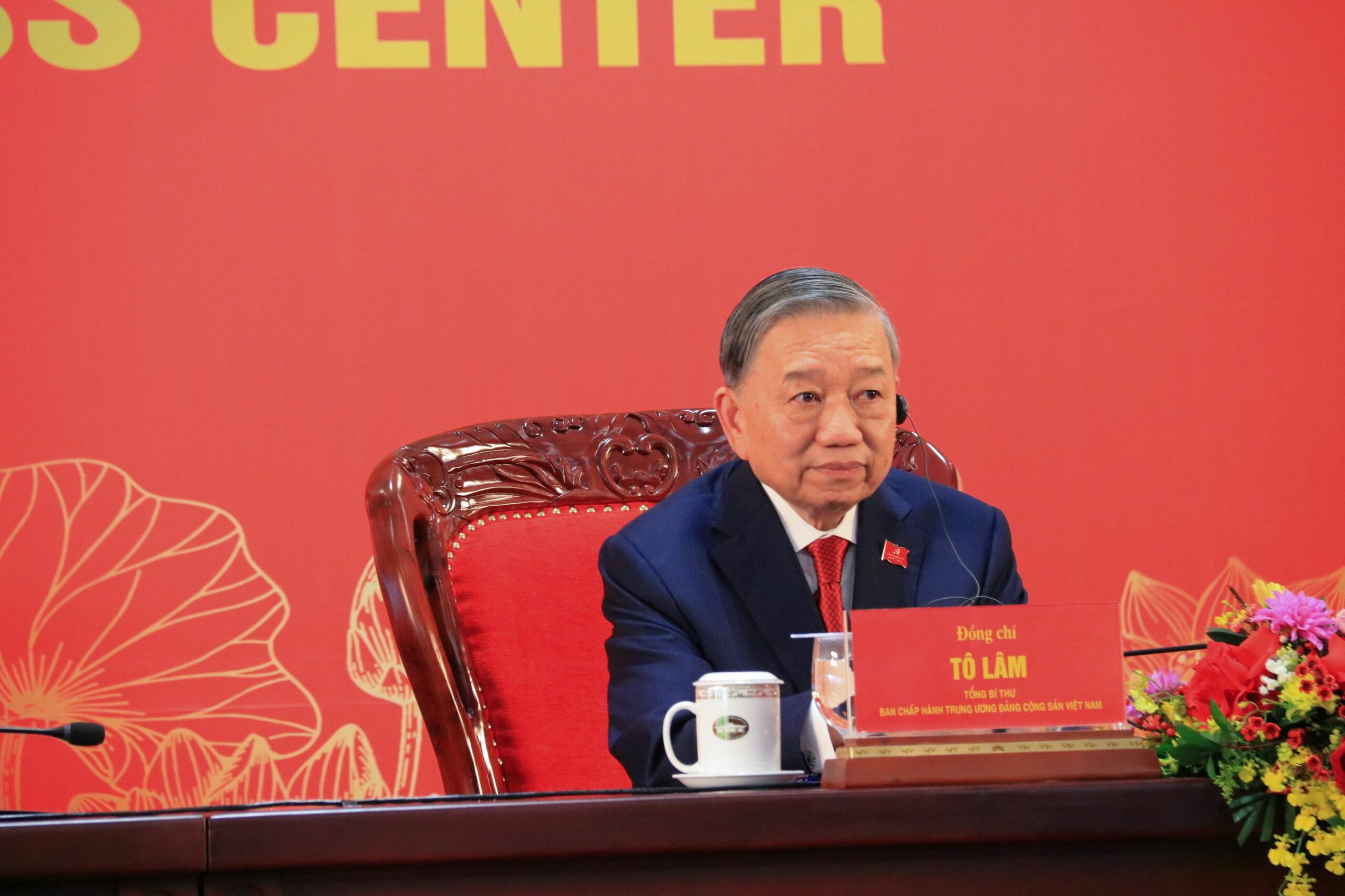 Vietnamul renunță la conducerea comună și îl alege pe liderul Partidului Comunist în funcția de președinte