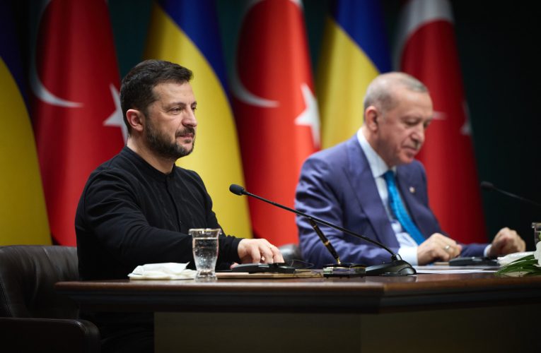 Zelenski a sosit în Turcia pentru discuții despre securitate cu președintele Erdogan
