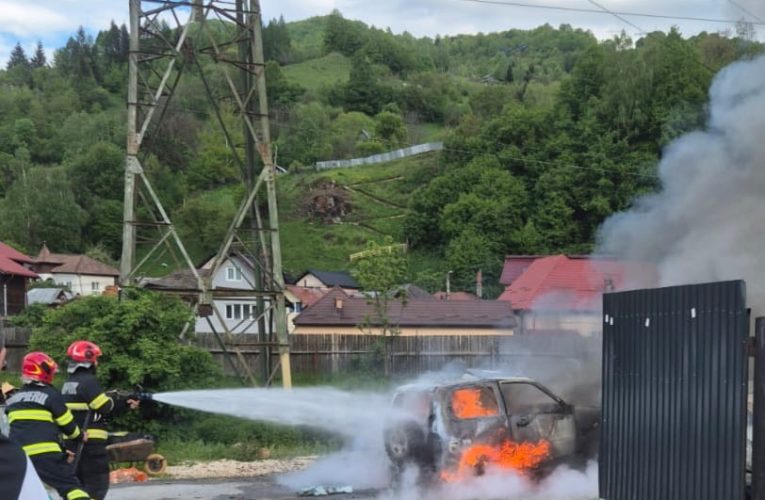 Accident cu trei tiruri pe autostrada A1. O mașină a luat foc