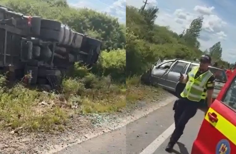 Accident în Timiș. Un autotren s-a răsturnat pe șosea, iar un bărbat a murit