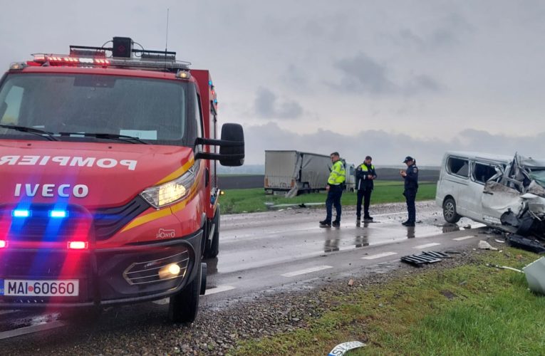 Accident rutier pe E85. Patru persoane au nevoie de ajutorul medicilor