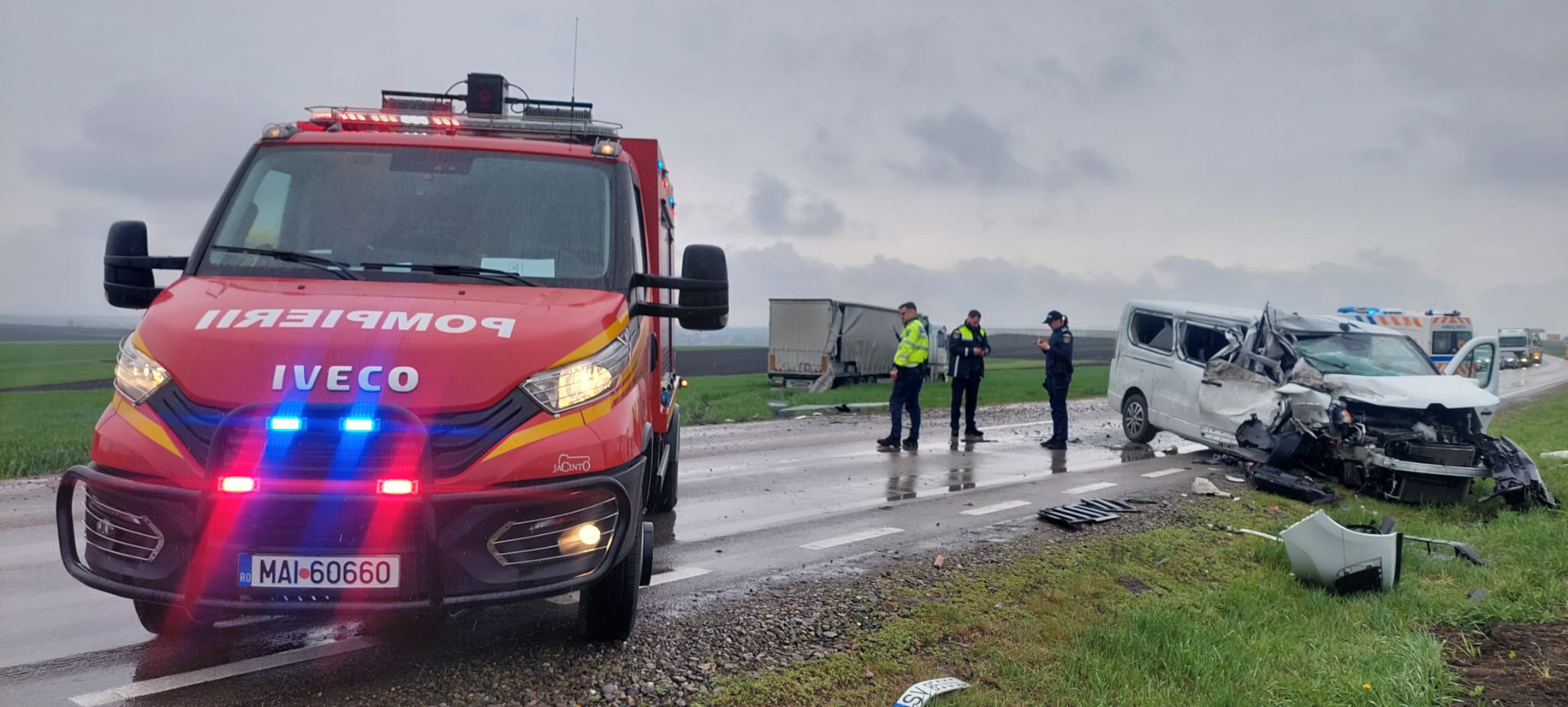 Accident rutier pe E85. Patru persoane au nevoie de ajutorul medicilor