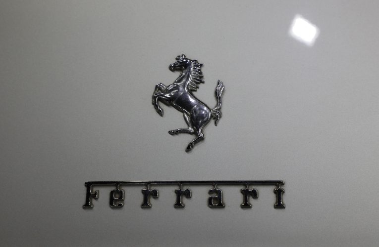 Acțiunile Ferrari scad după lansarea primului model electric